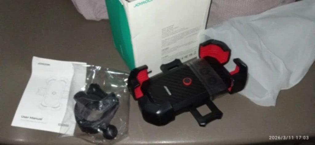 Original customer photo of JOYROOM motorcycle phone mount 1