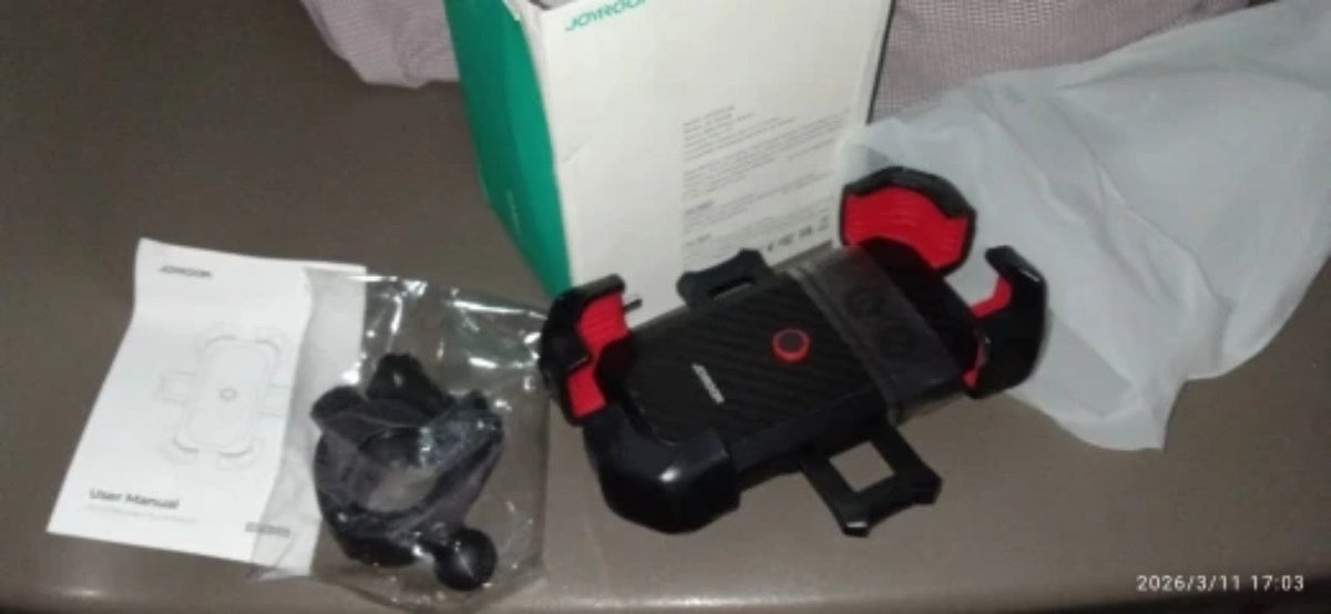 Original customer photo of JOYROOM motorcycle phone mount 1
