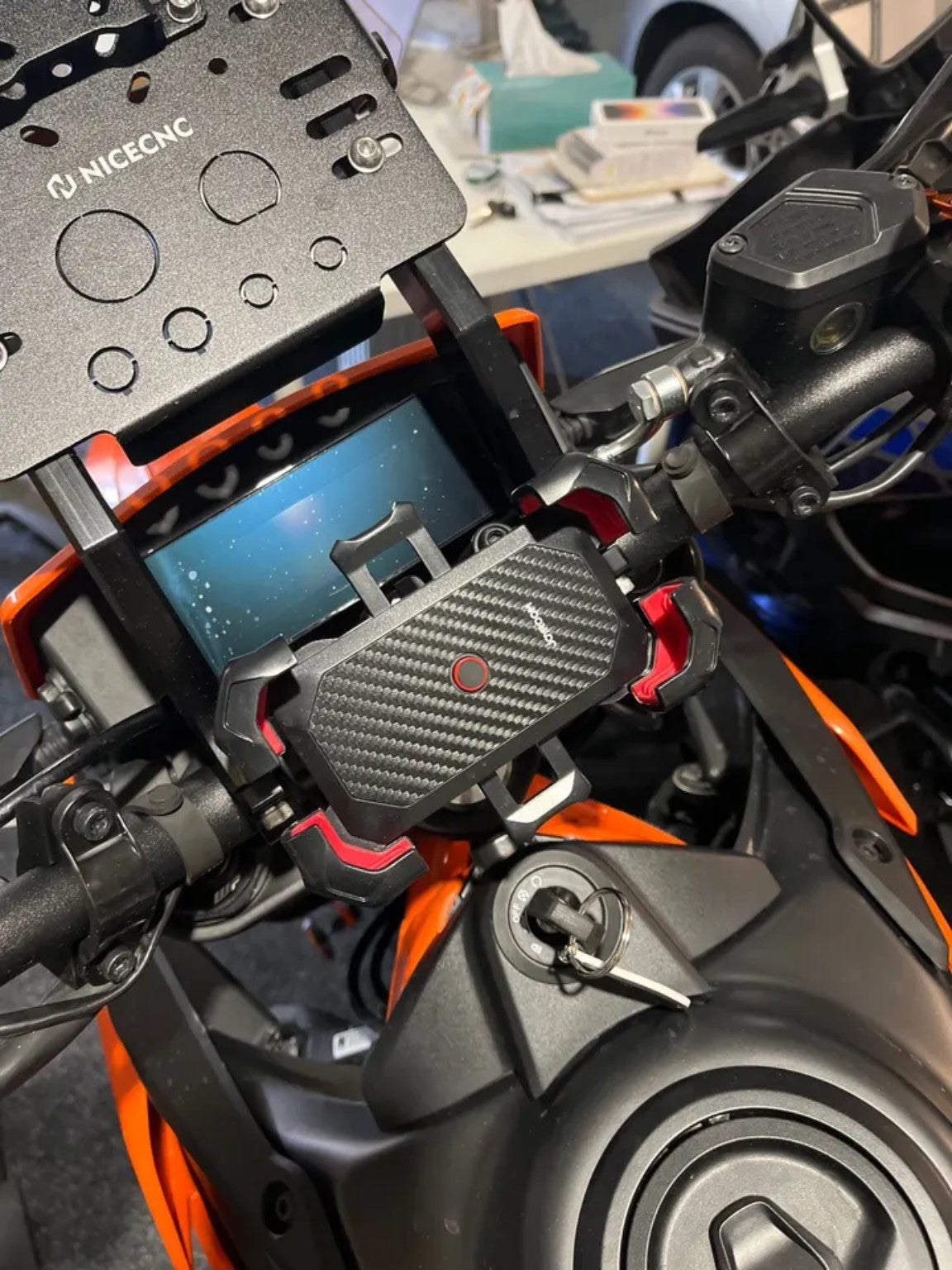 Original customer photo of JOYROOM motorcycle phone mount 6