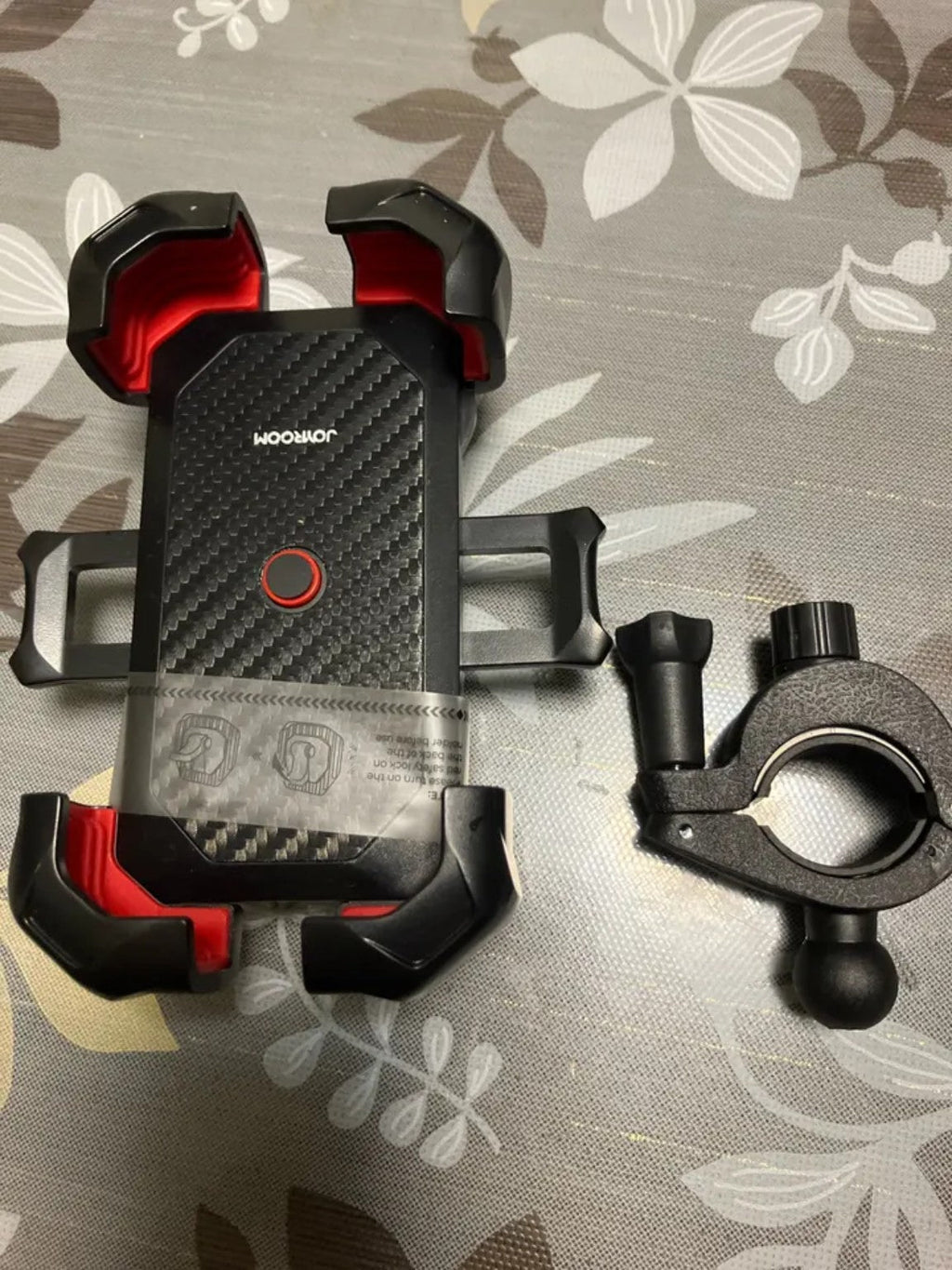 Original customer photo of JOYROOM motorcycle phone mount 7