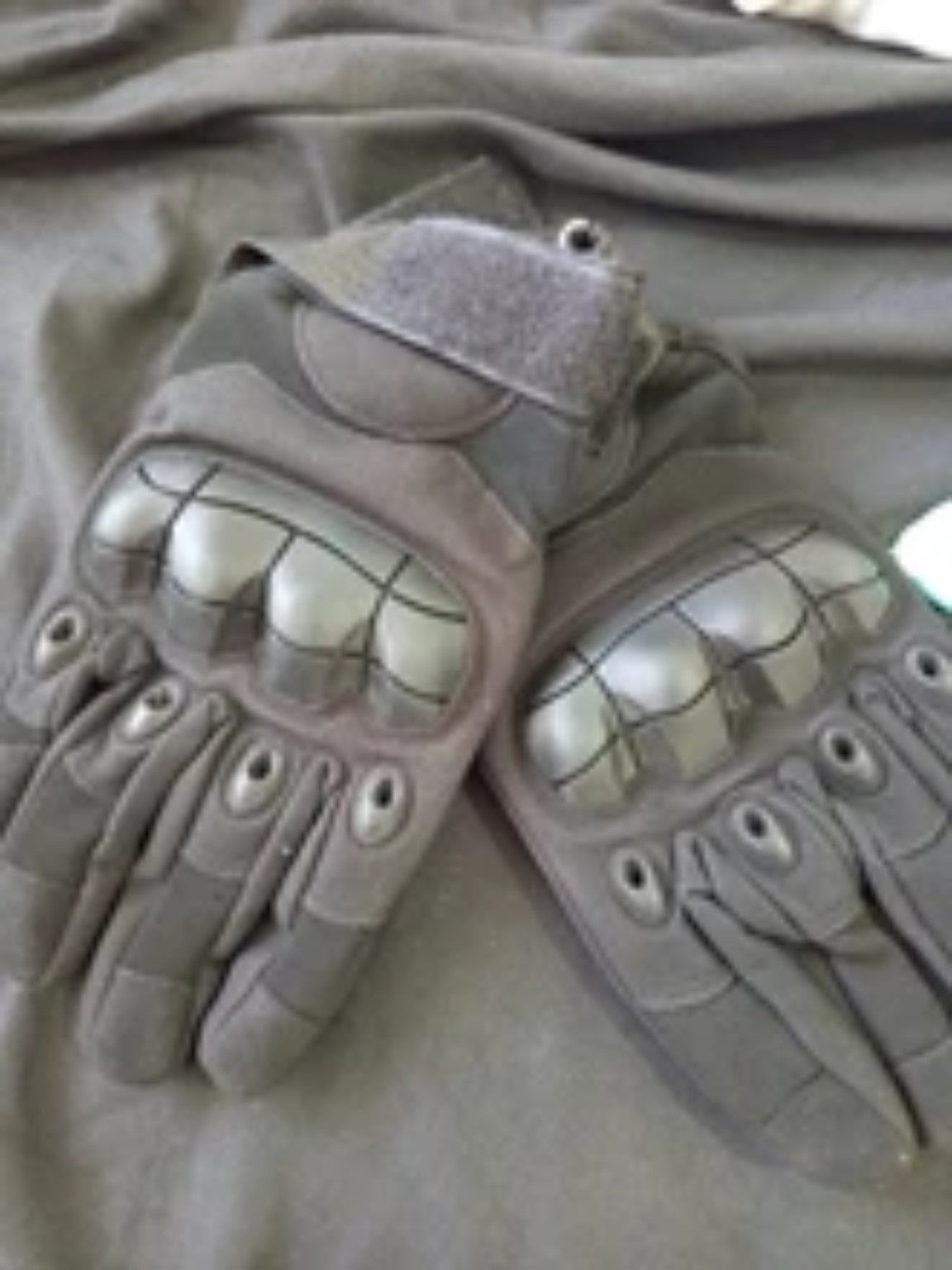 Par de guantes reales, vista exterior