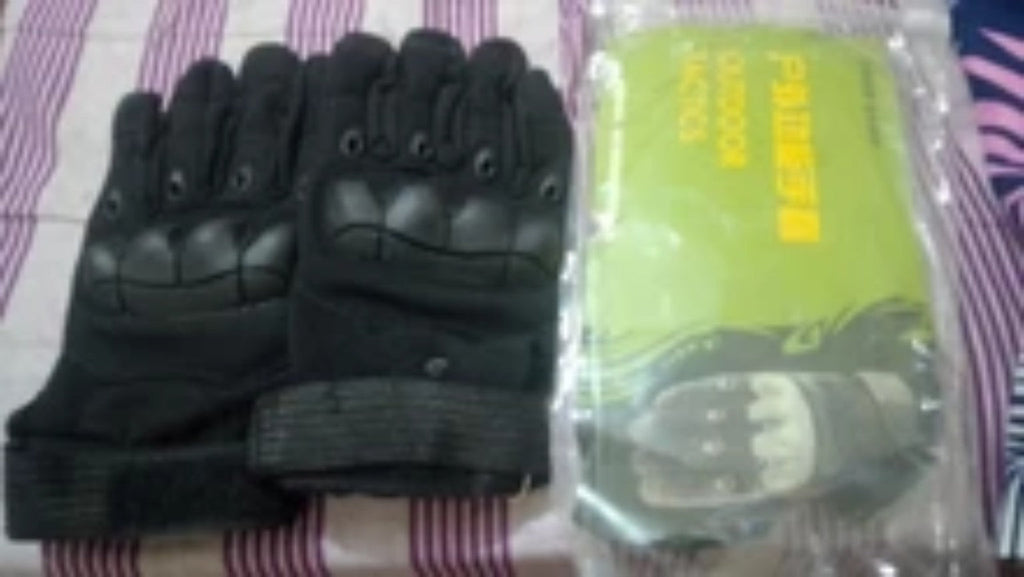 Par de guantes reales y empaque
